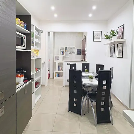 Flo Bed and Breakfast 3*