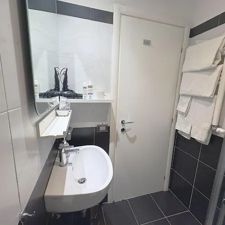 Flo Bed & Breakfast Florens