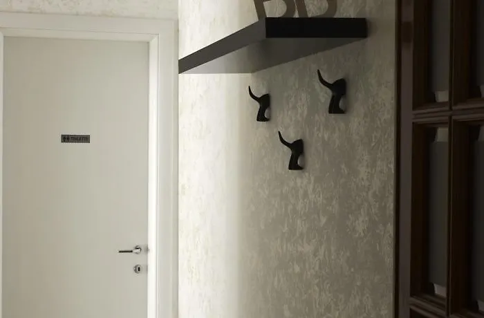 Flo Bed and Breakfast 3*