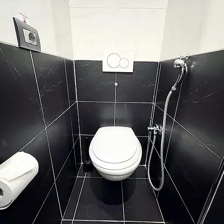 Flo Nocleg ze śniadaniem 3*